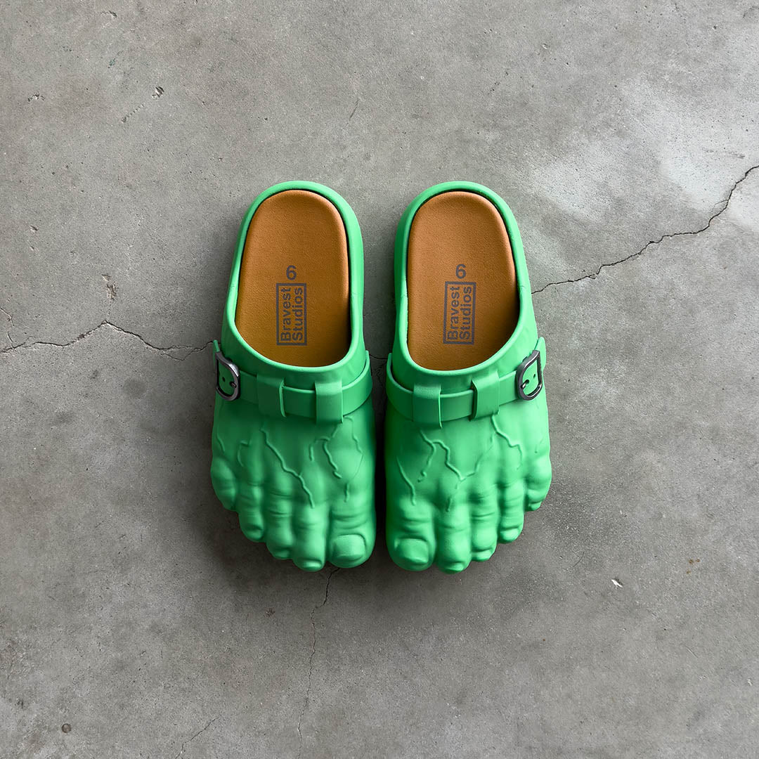 2024 Bravest Studios Hulk Green Foot Clogs Size 11 - Brand New with Box